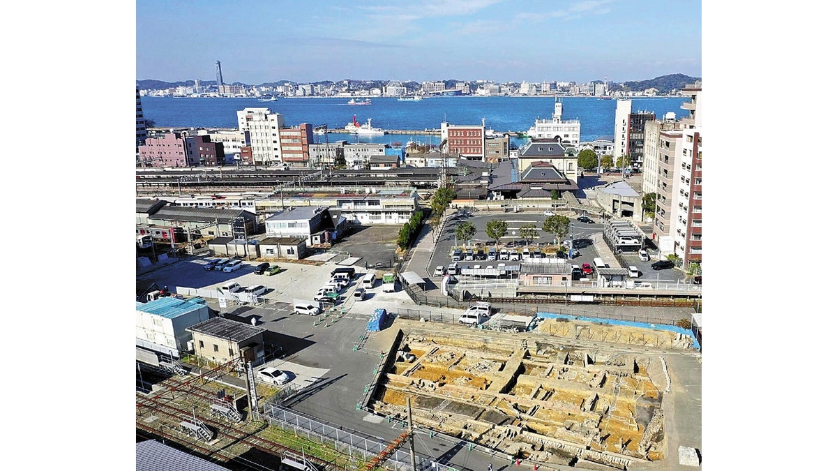 「初代門司駅」保存か開発か…学識者「国史跡級の鉄道遺構」、北九州市は複合公共施設を計画

北九州市門司区の複合公共施設の建設予定地で見つかった旧門司駅跡（初代門司駅、１８９１年開業）の関連遺構を巡り、開発を進める意向の市と、「日本の近代化を